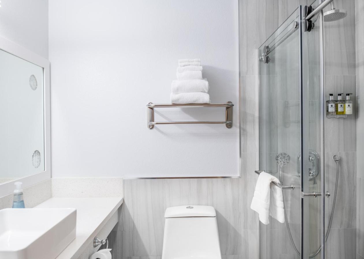 Deluxe King Room - Non Smoking